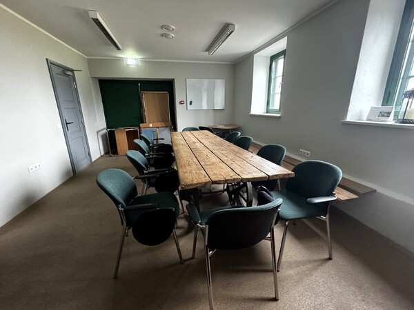 Ratsutajate maja koosoleku ruum